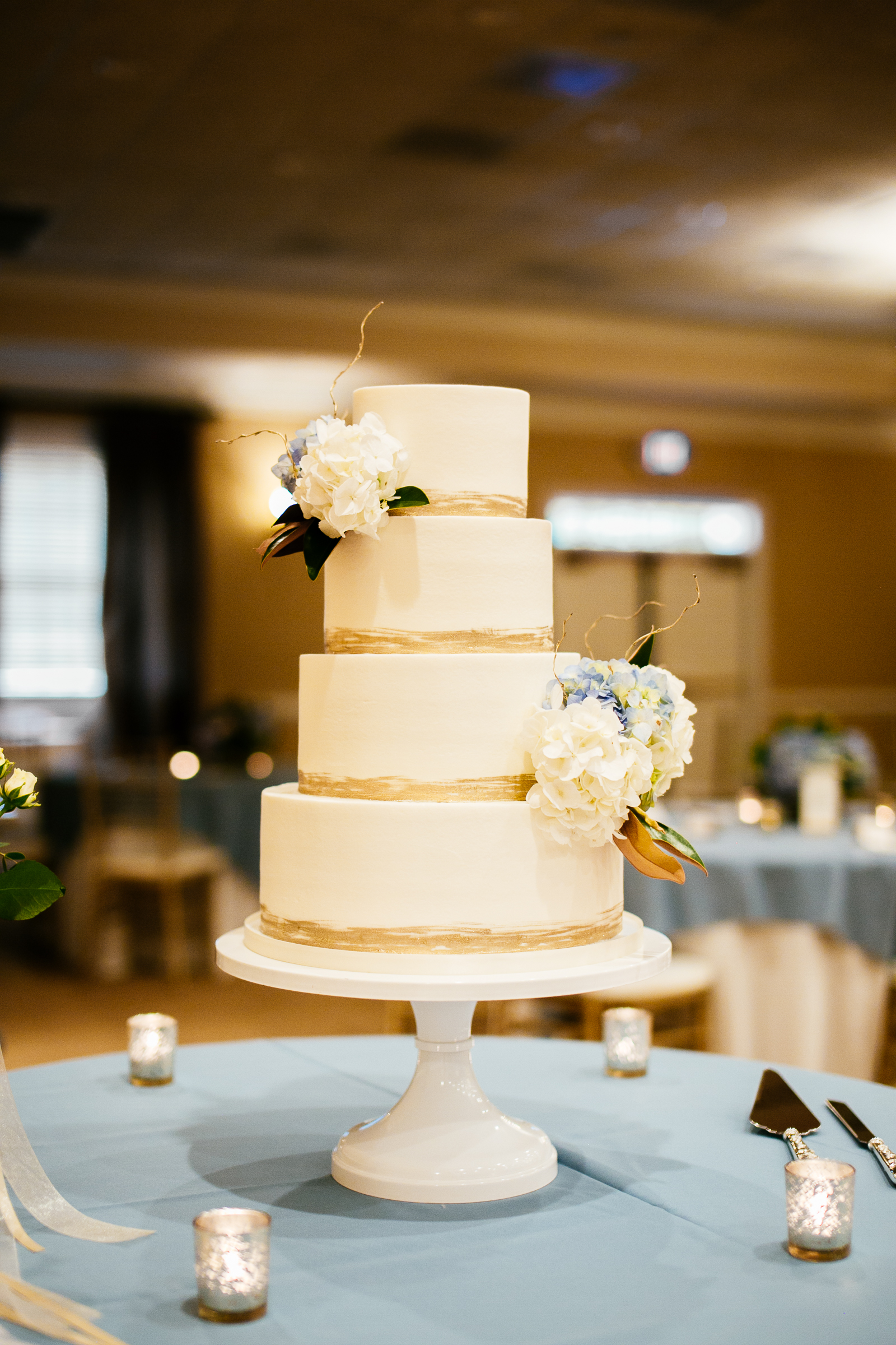wedding cake at pawleys island plantation with gold accents